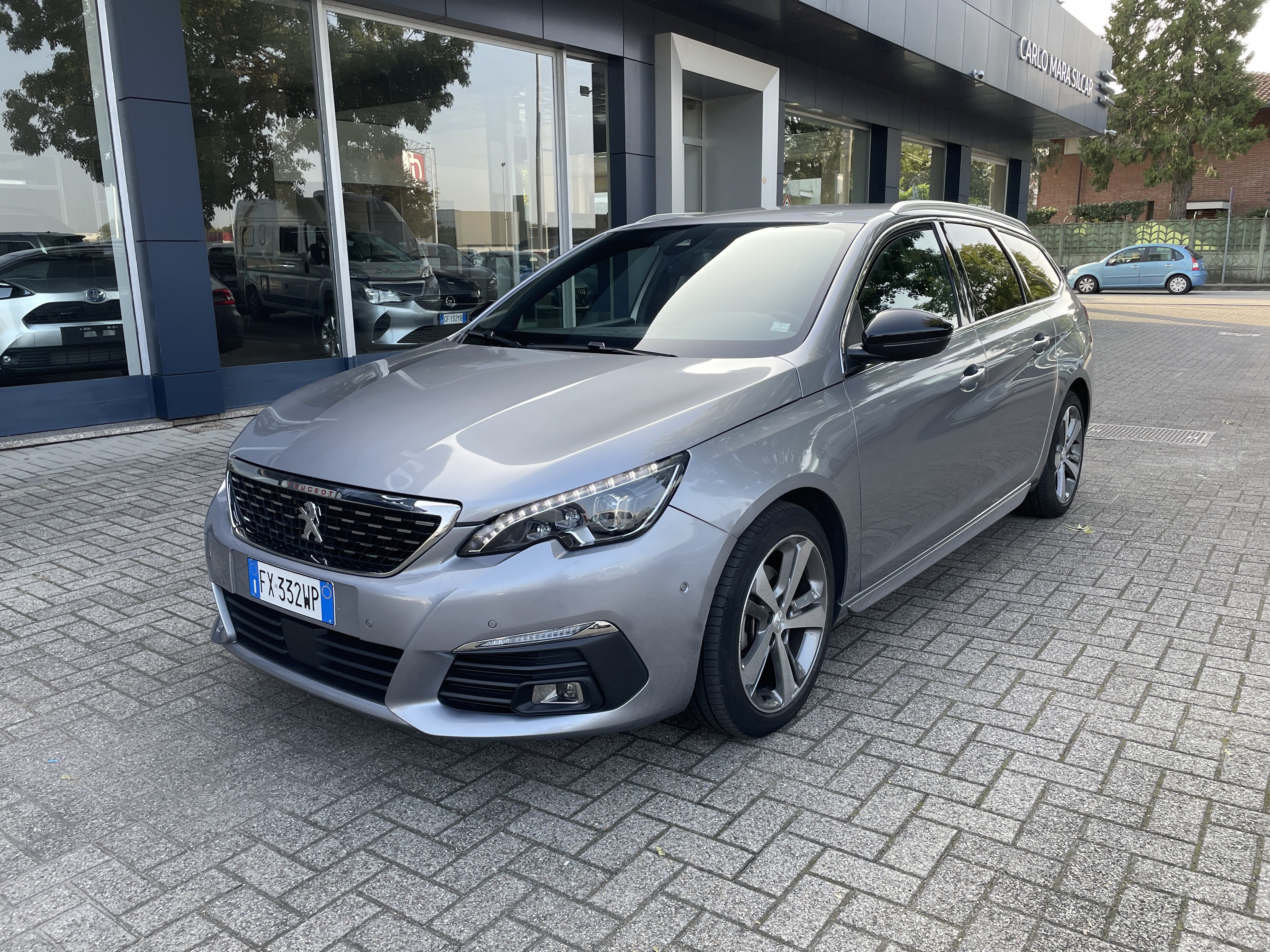 PEUGEOT 308